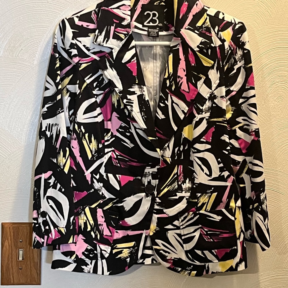 23rd St. Women’s Abstract Patterned Blazer Jacket. Size Small. 3/4 Sleeves.